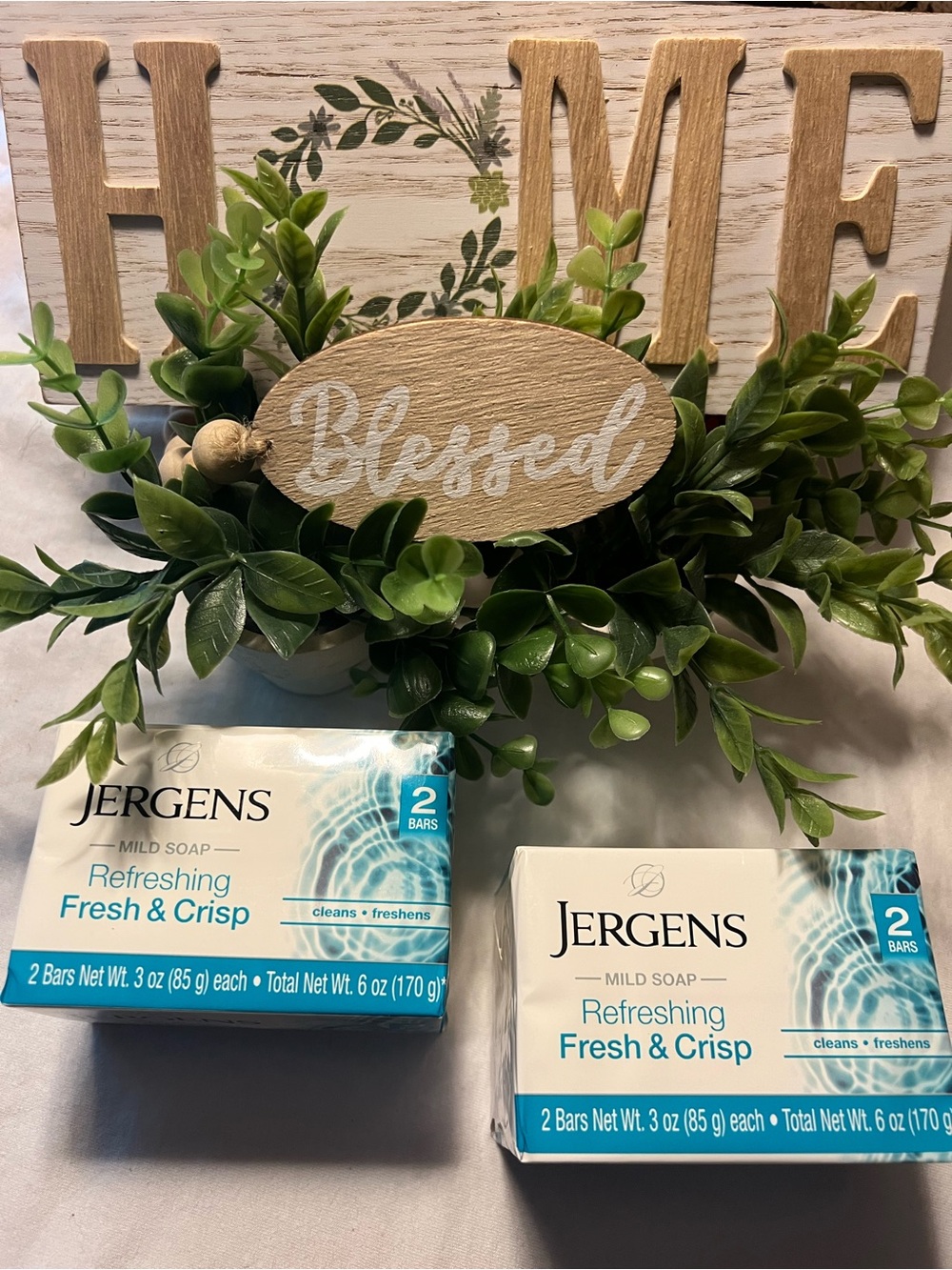 Jergens Refreshing Fresh & Crisp Soap - White & Teal Packaging